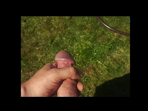 ❤️ A boazona fica com a rata rosa fodida e ejacula com um esguicho num jardim de Verão ❌ Porno em pt.pornofilmtv.ru ☑